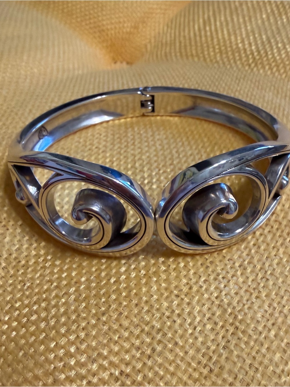 Elegant Silver Swirl Brighton  Contempo Hinged Bracelet